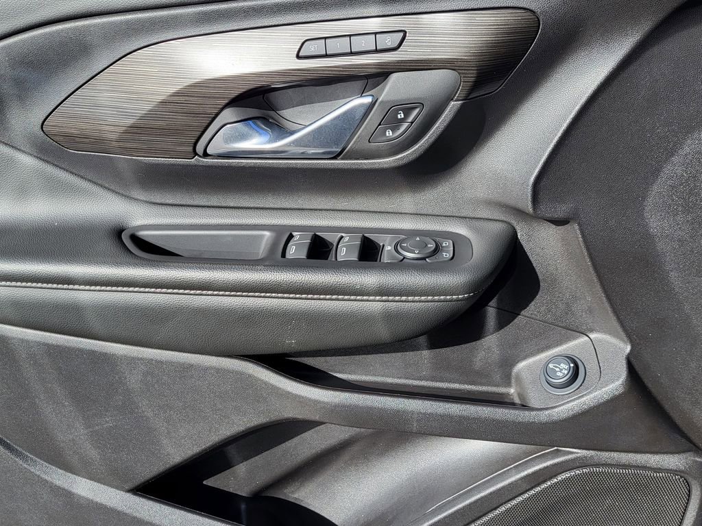 Used 2024 GMC Terrain SLT image 14