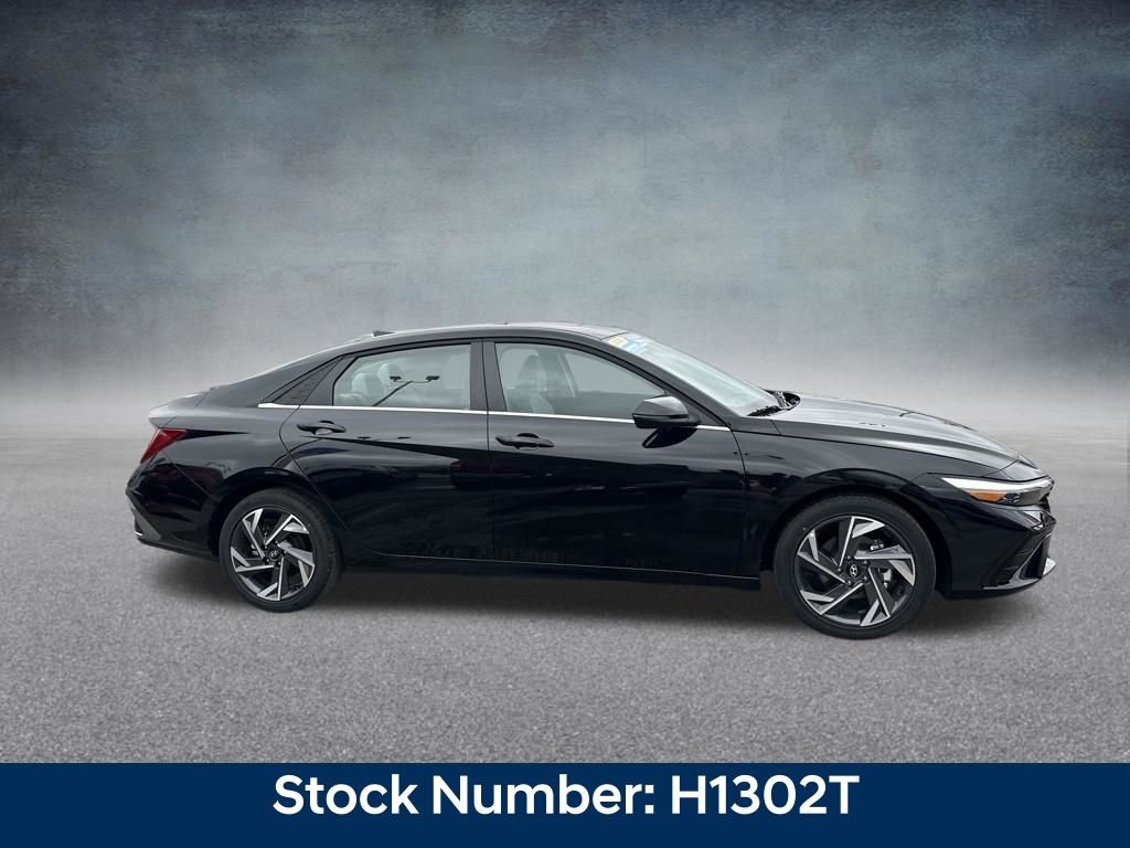 New 2025 Hyundai Elantra Limited image 6