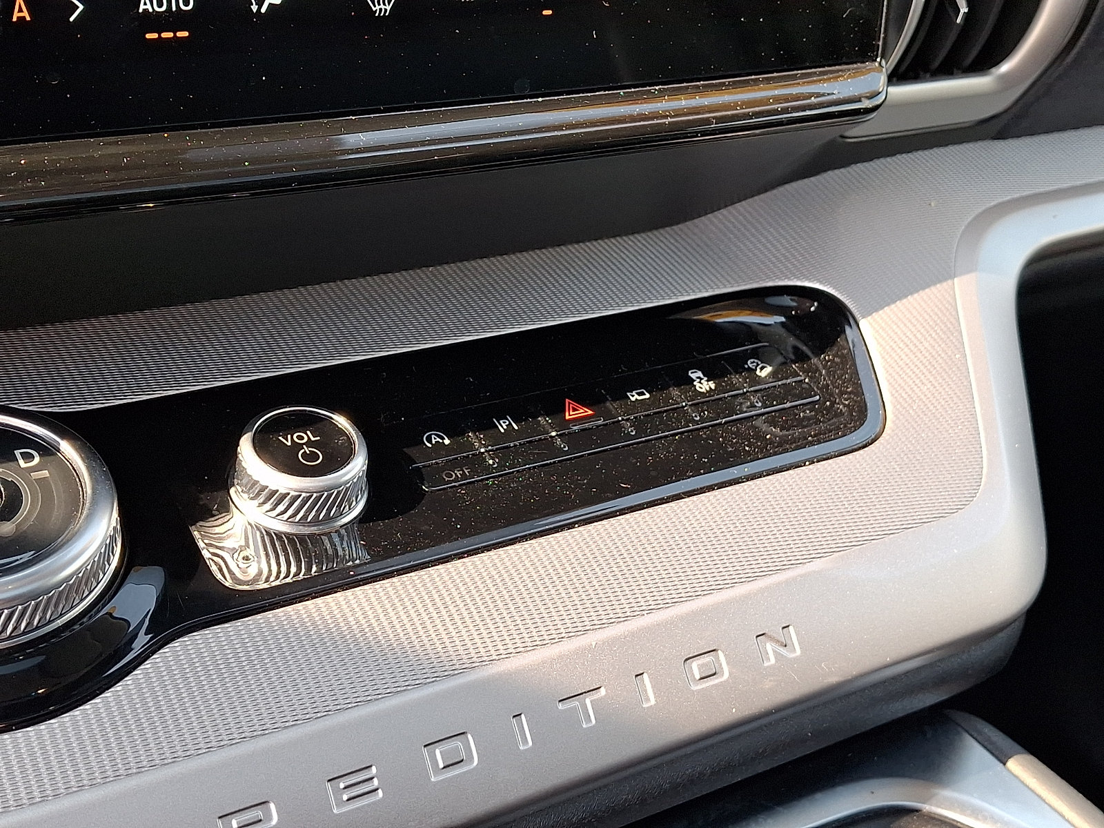 Certified 2025 Ford Expedition Active AWD/4WD image 18