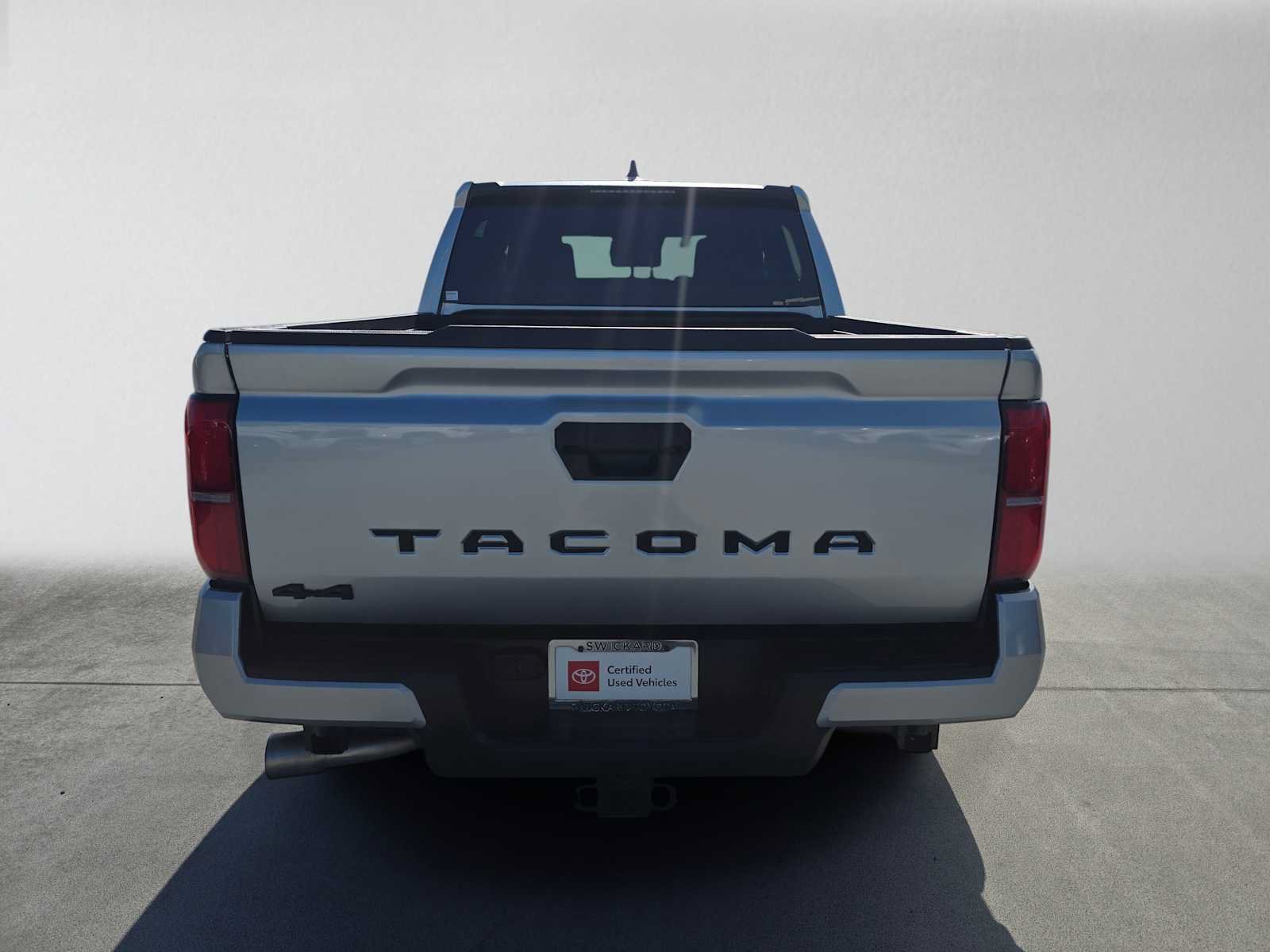 Certified 2025 Toyota Tacoma SR5 AWD/4WD image 4