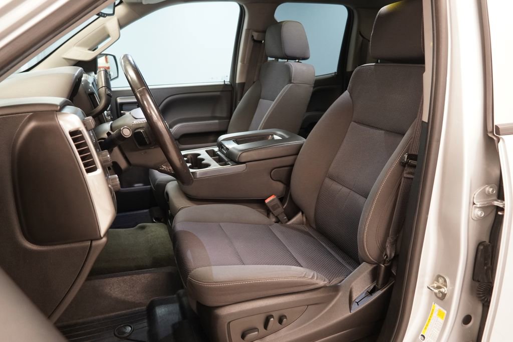 Used 2018 Chevrolet Silverado 1500 LT w/ LPO, Black Pack AWD/4WD image 3