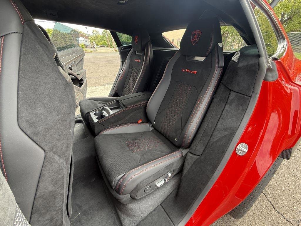 Used 2024 Lamborghini Urus Performante AWD/4WD image 20