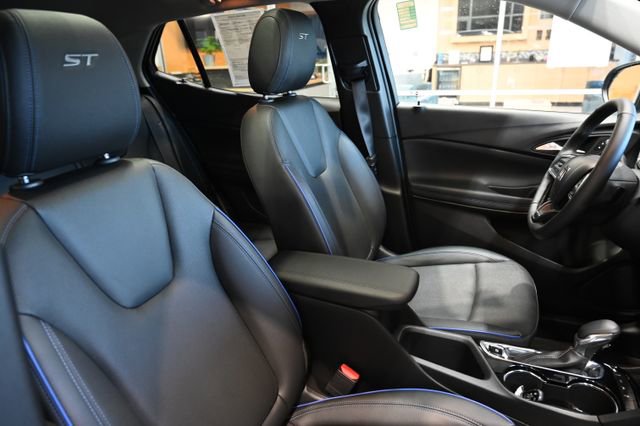 Used 2025 Buick Encore GX Sport Touring w/ Experience Buick Package image 8