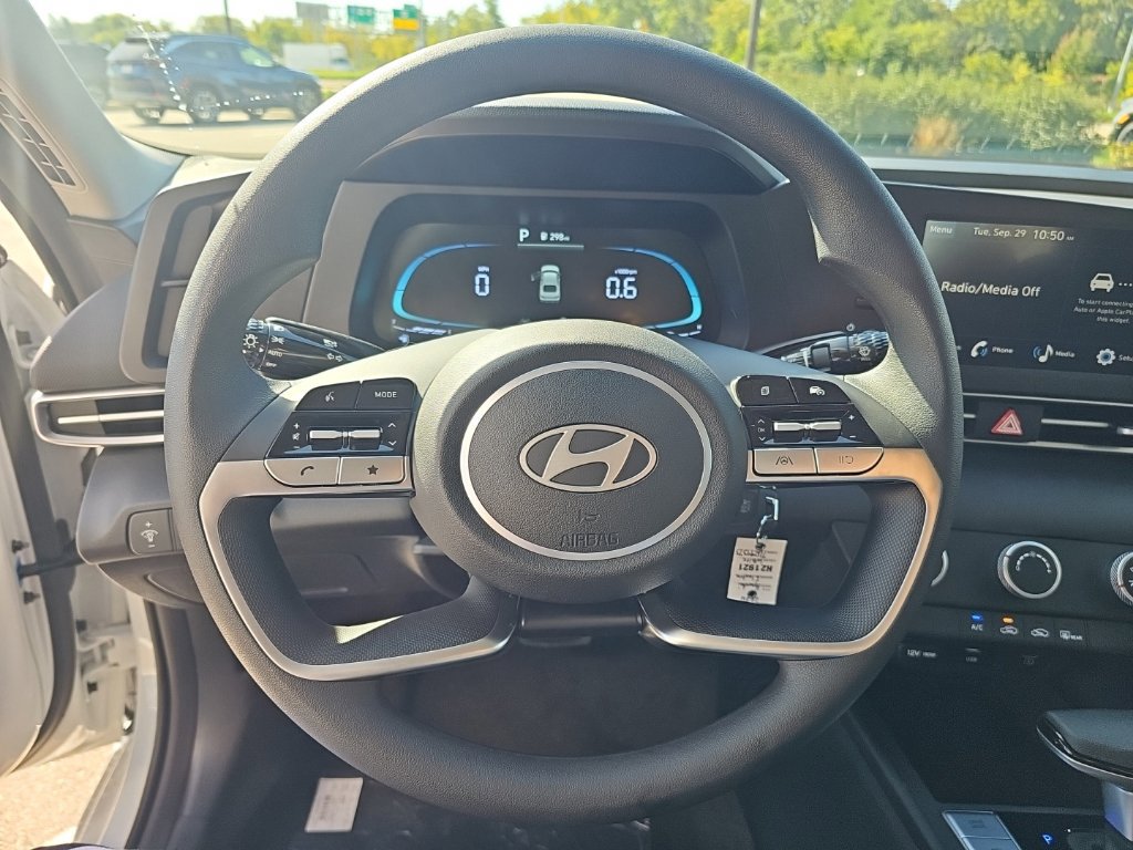 New 2026 Hyundai Elantra SE FWD image 16