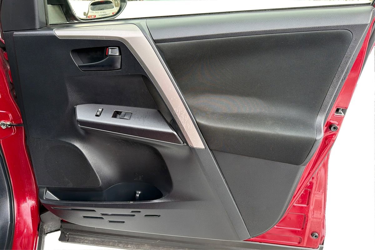 Used 2018 Toyota RAV4 LE w/ All Weather Liner Package image 20