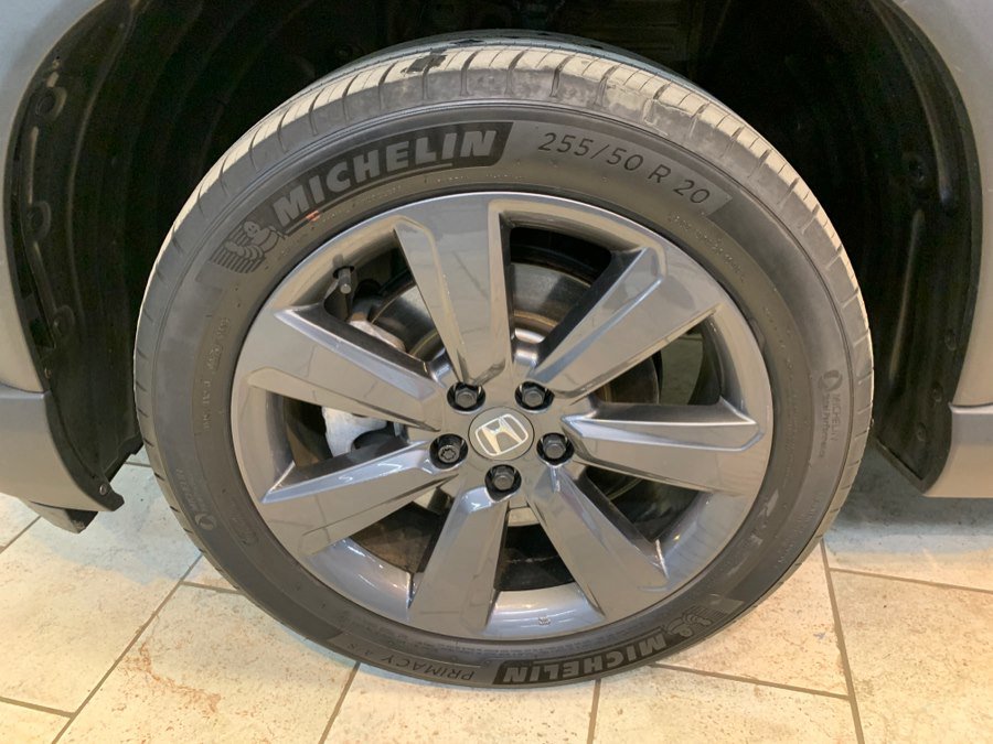 Used 2025 Honda Pilot Sport image 12