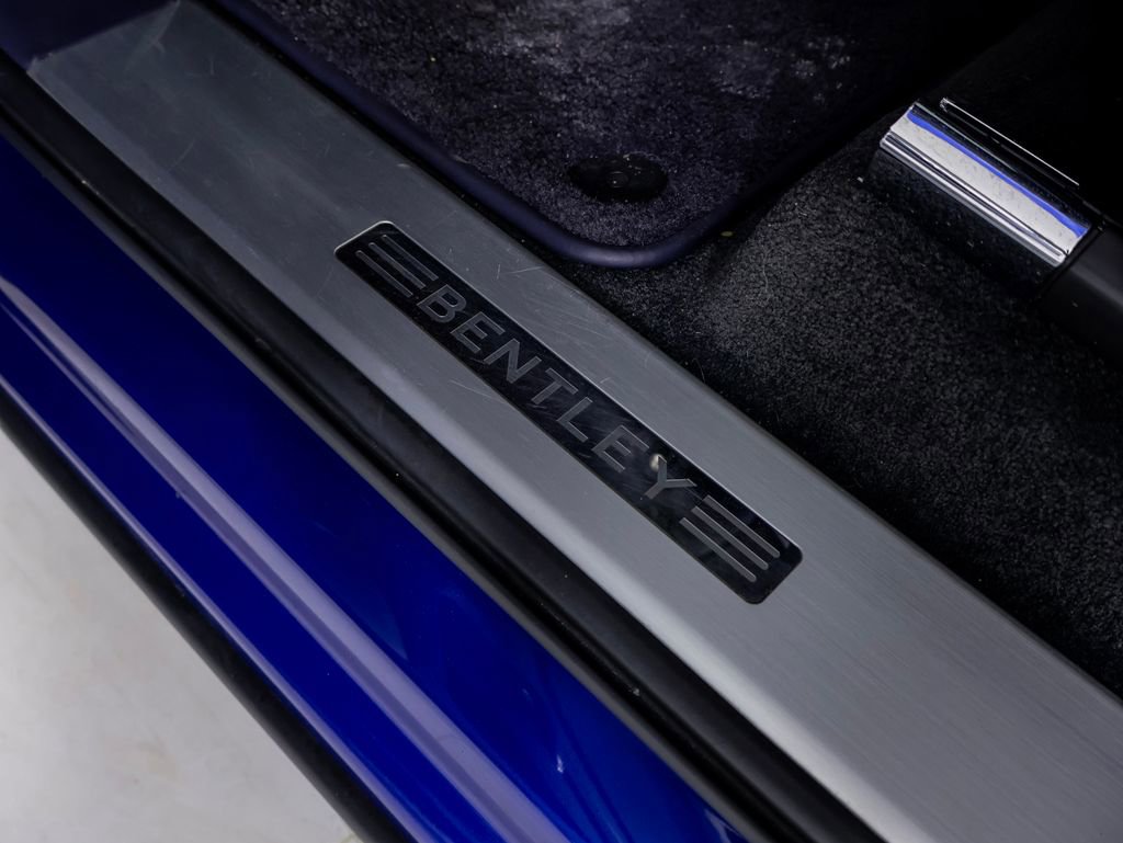 Used 2019 Bentley Bentayga image 28