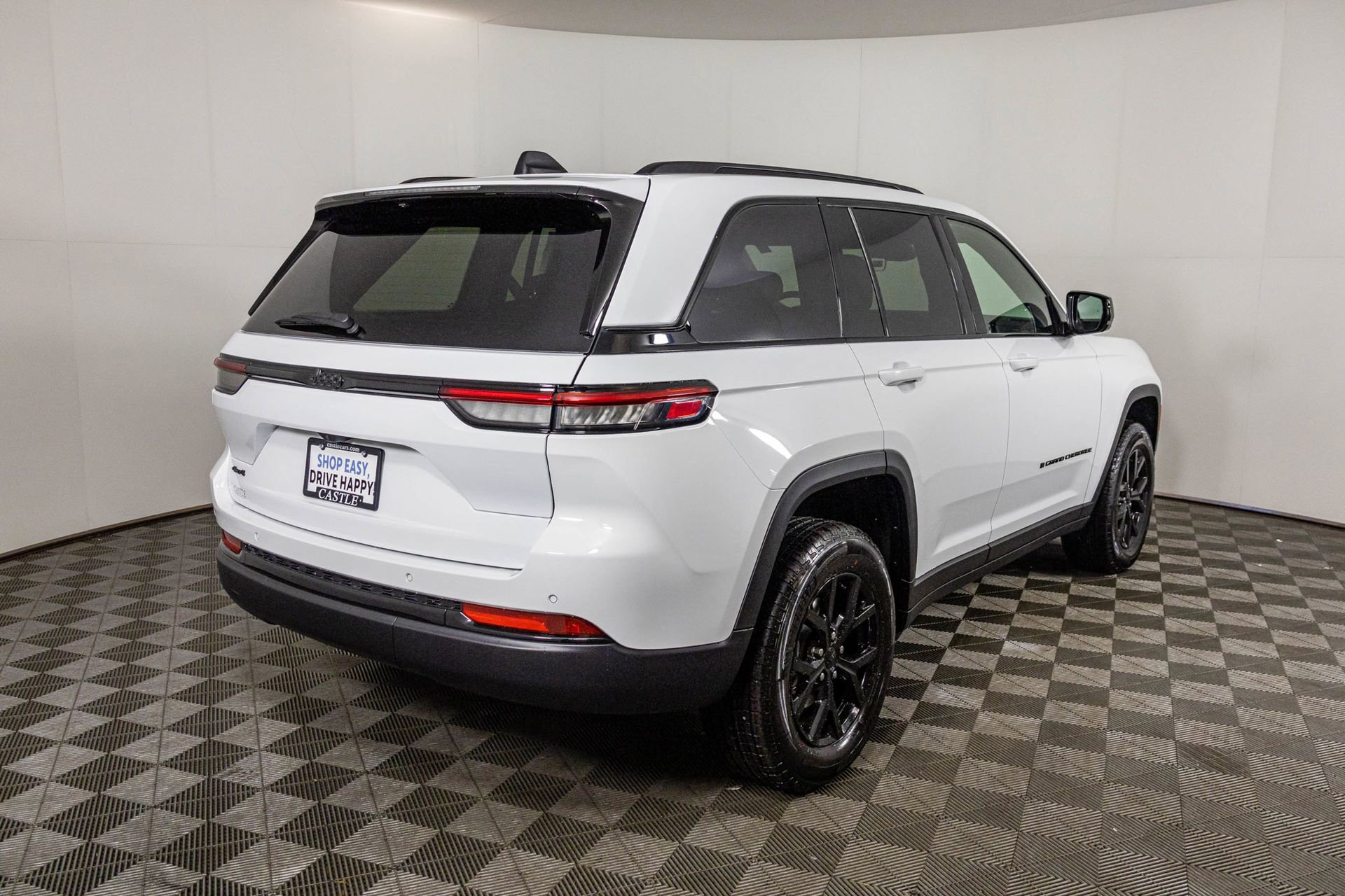 New 2025 Jeep Grand Cherokee Altitude image 9