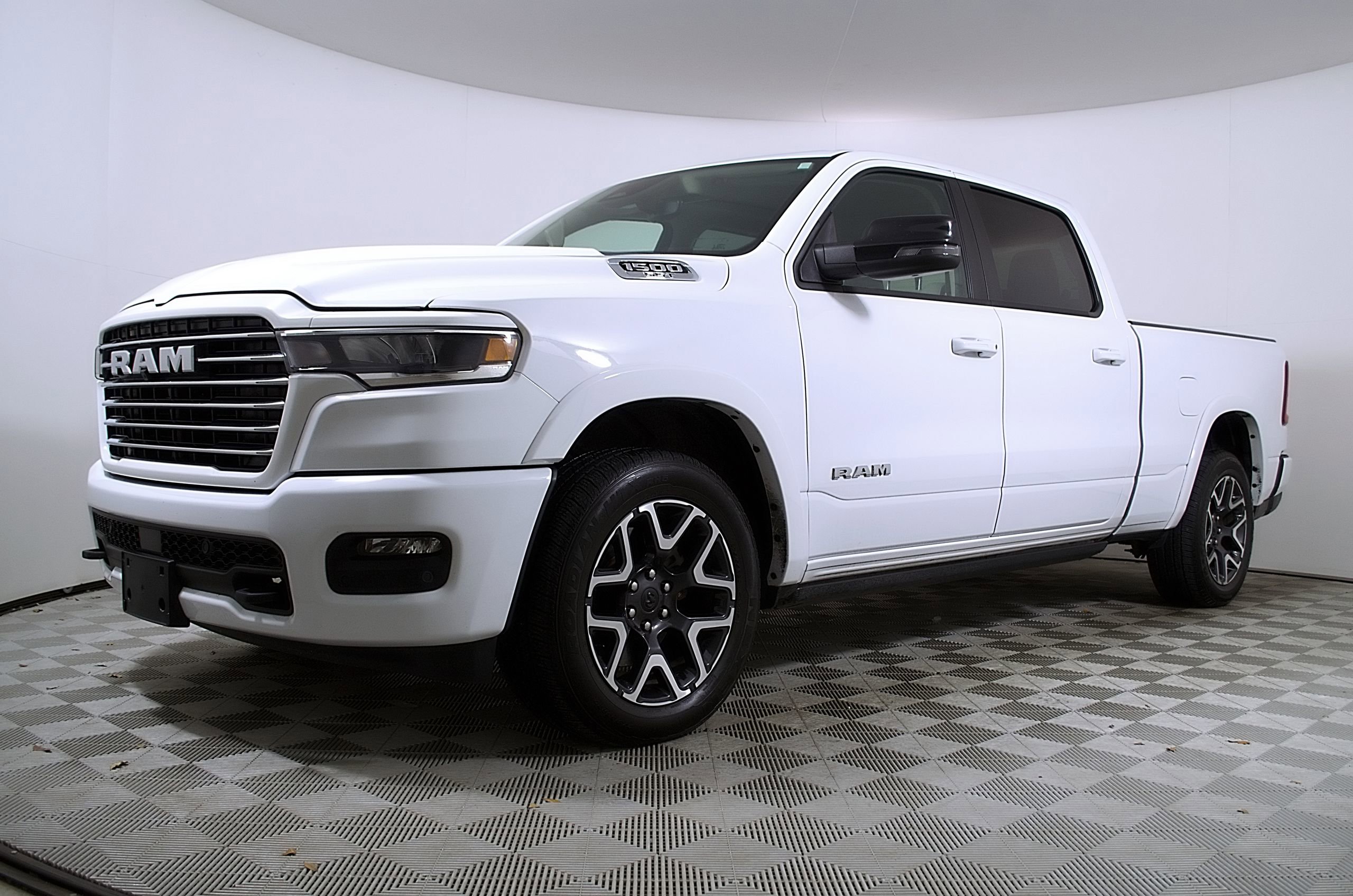 Used 2025 RAM 1500 Laramie w/ Laramie Southwest Edition AWD/4WD image 2