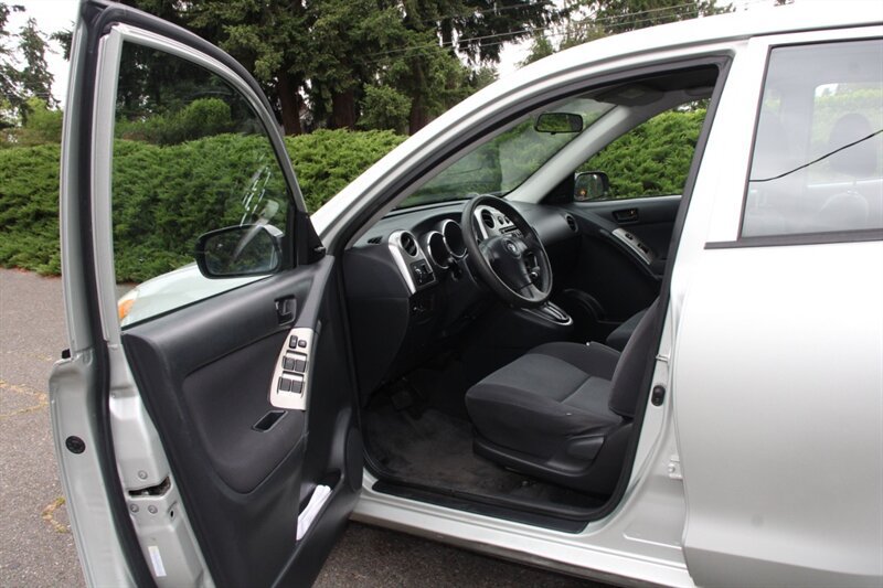 Used 2003 Toyota Matrix FWD image 5