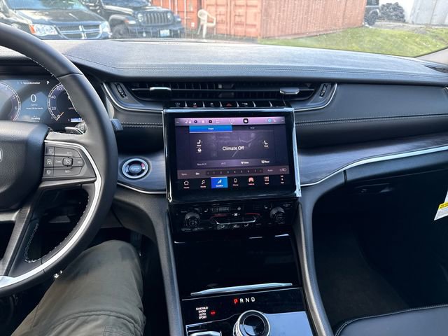 New 2025 Jeep Grand Cherokee L Limited w/ Black Appearance Package image 22