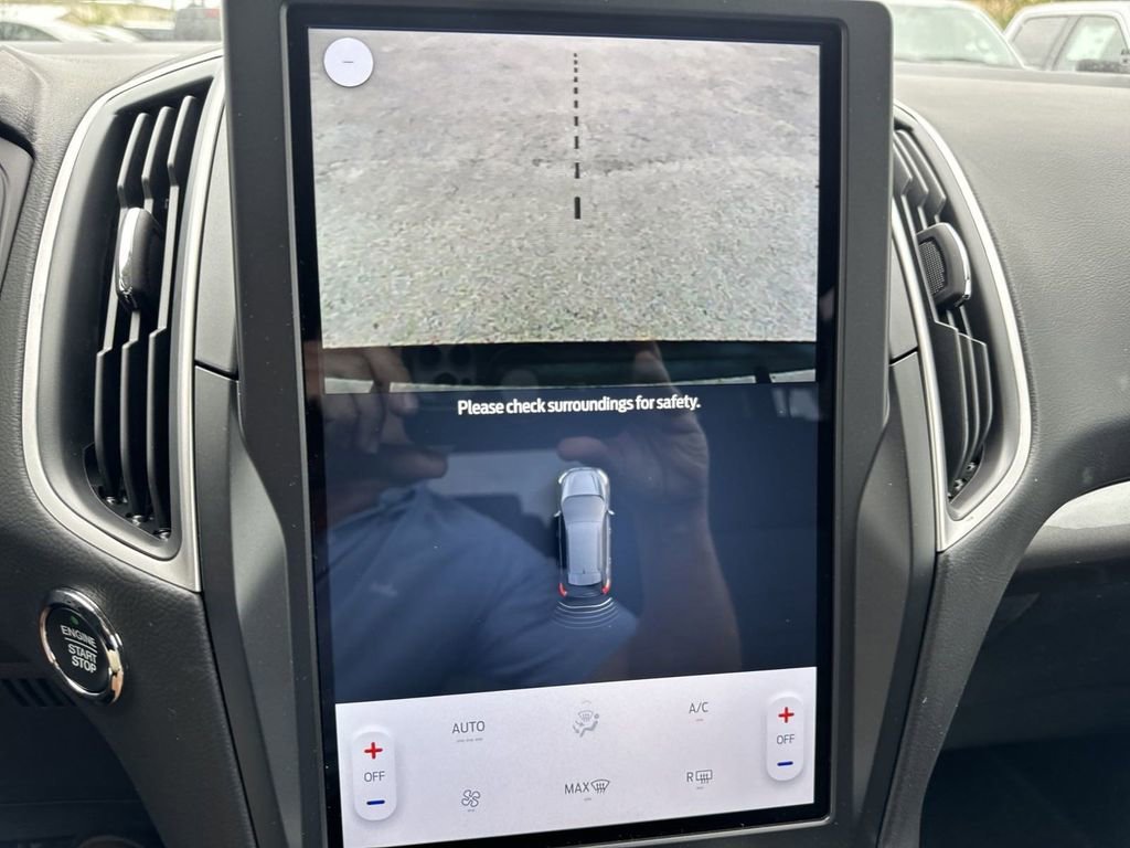 New 2024 Ford Edge SE w/ Black Appearance Package image 9