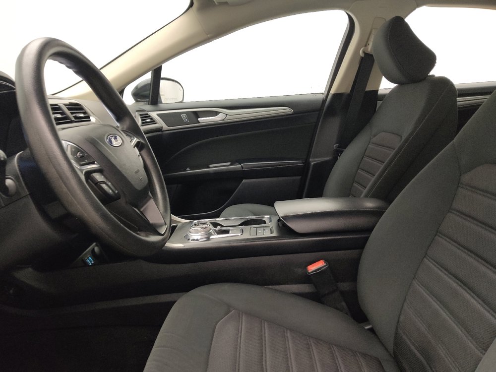 Used 2020 Ford Fusion SE FWD image 17