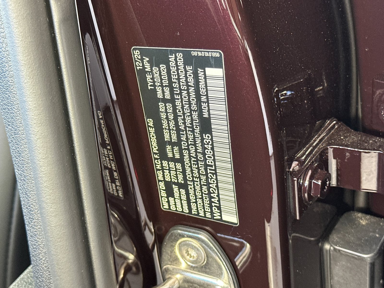Certified 2026 Porsche Macan AWD/4WD image 34