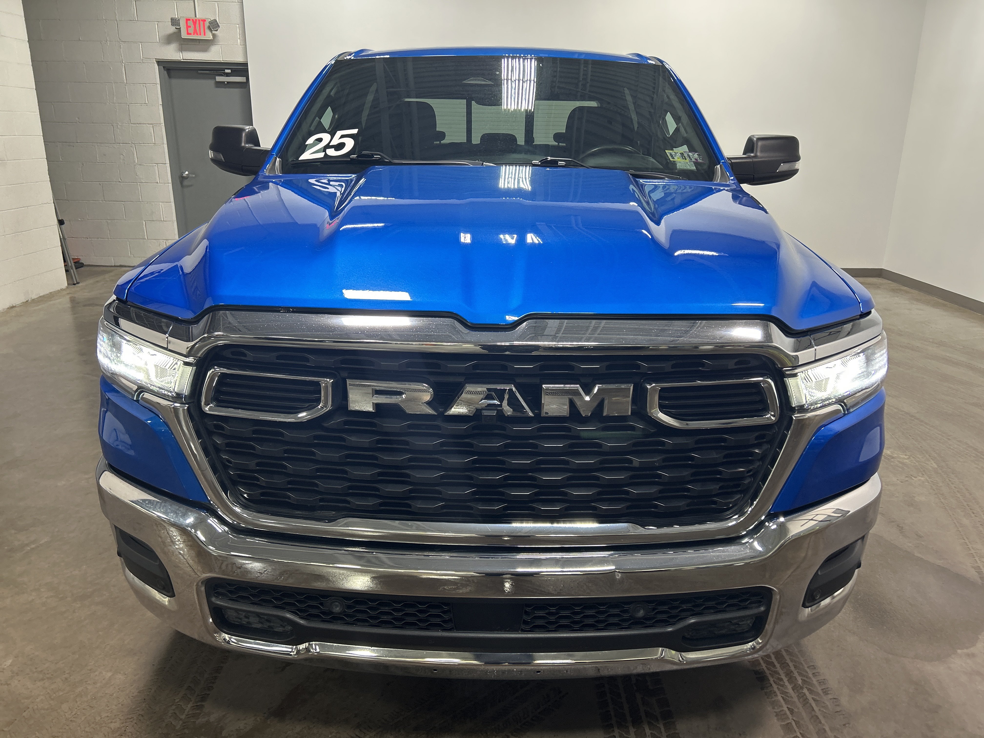 Used 2025 RAM 1500 Big Horn AWD/4WD image 8