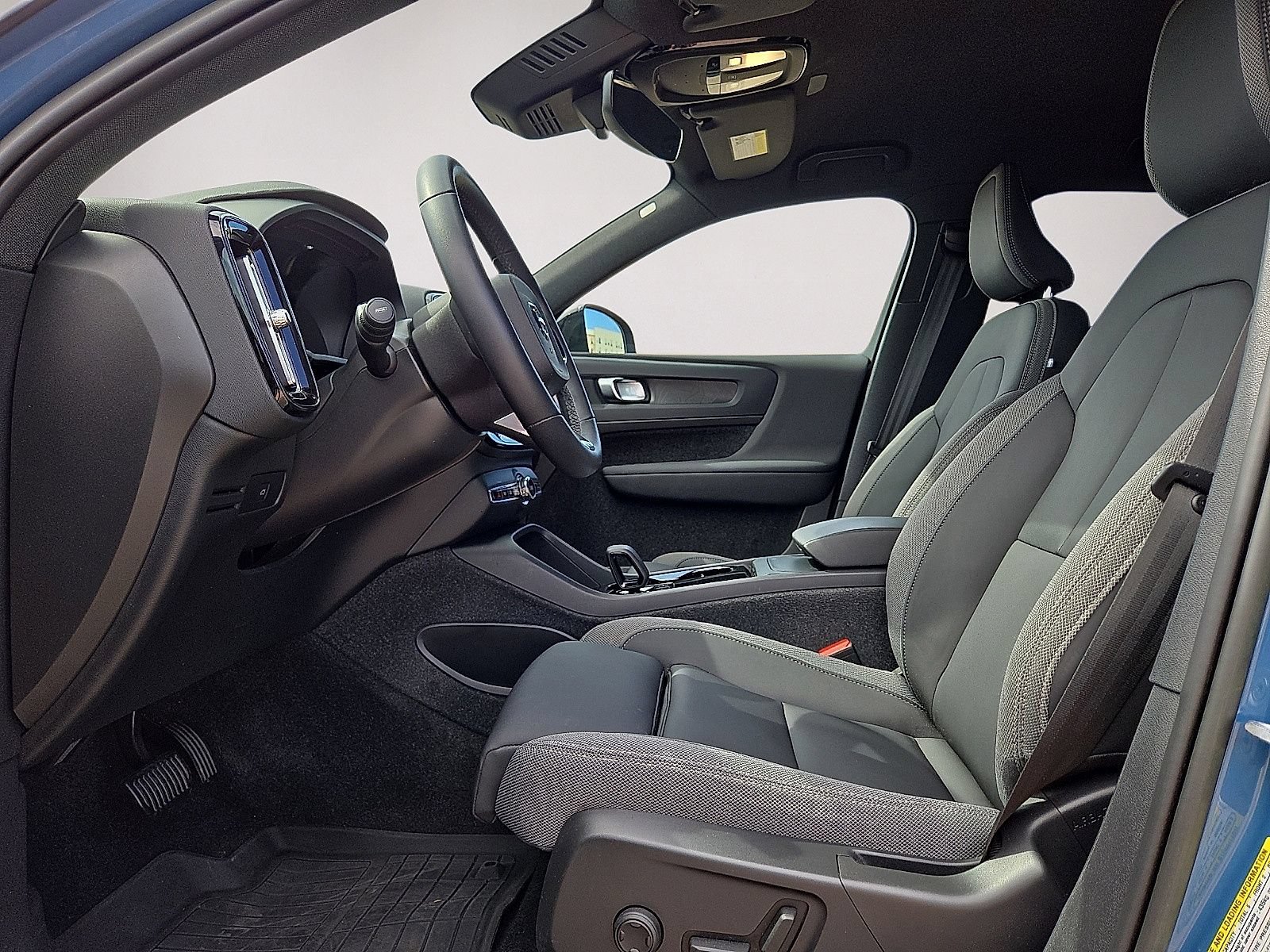 Certified 2023 Volvo XC40 Recharge Core AWD/4WD image 23