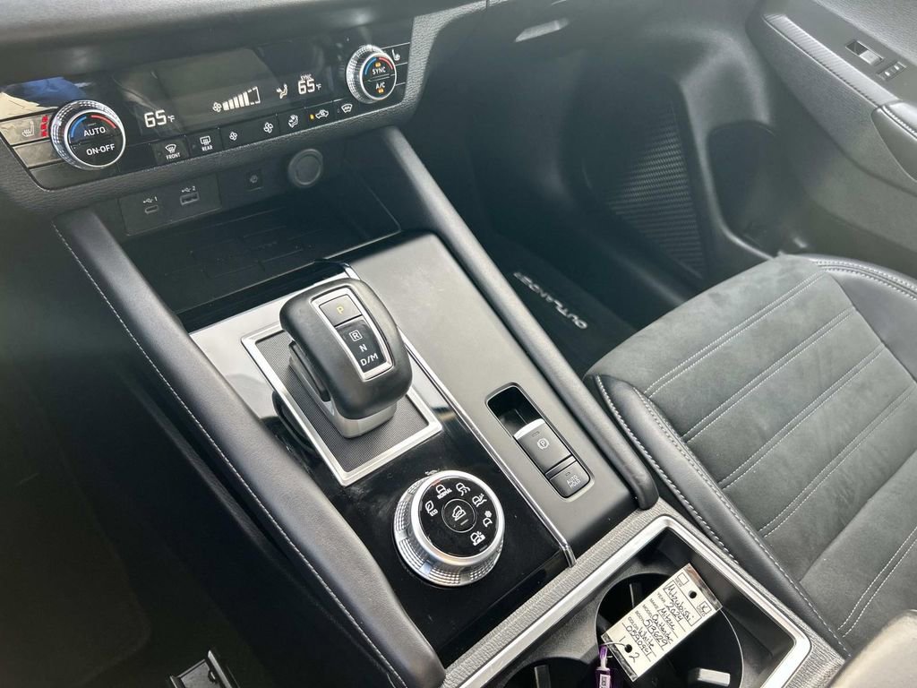 Used 2024 Mitsubishi Outlander SE image 30