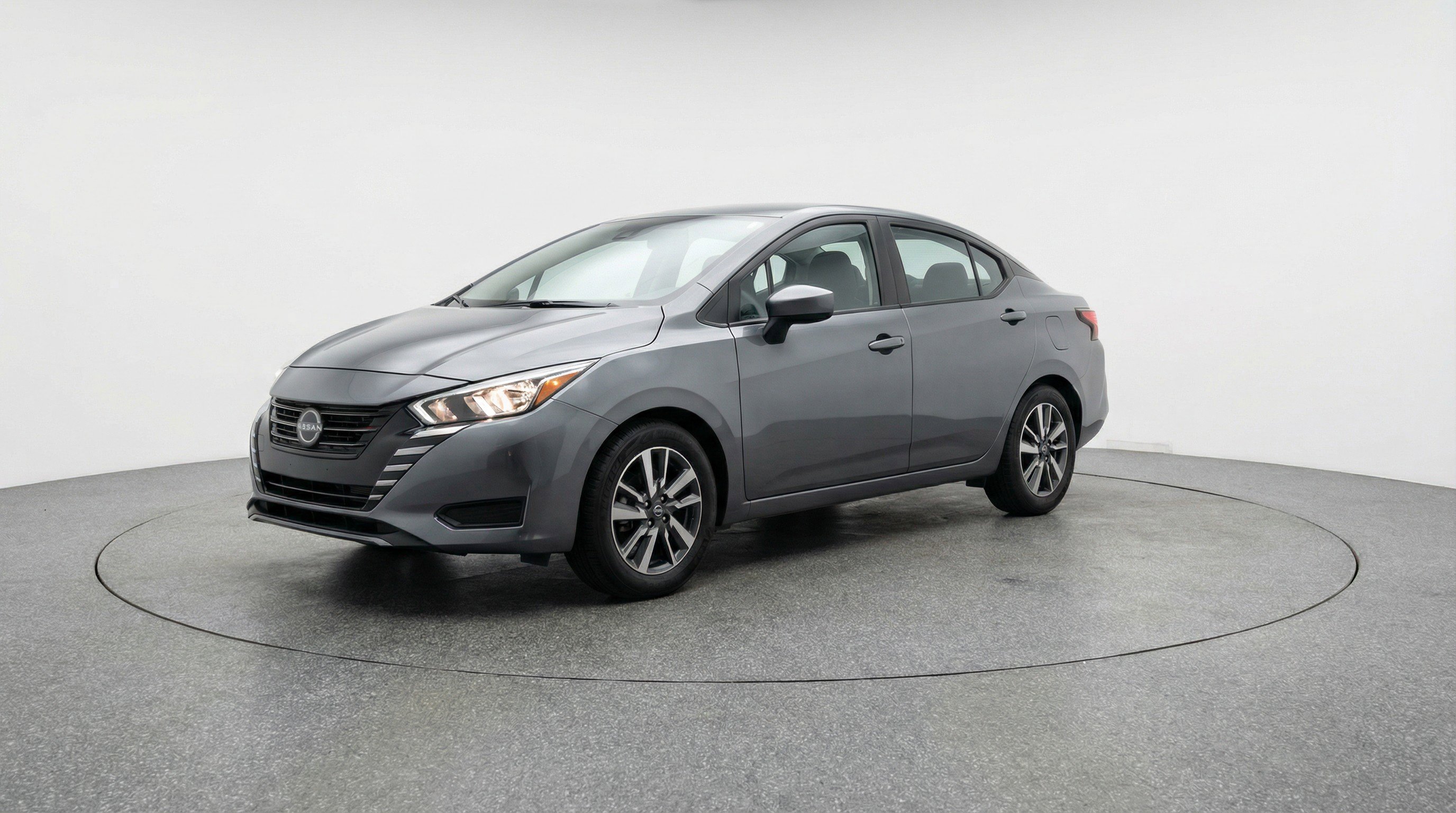 Used 2025 Nissan Versa SV image 3