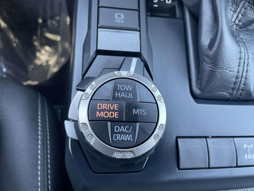 Used 2025 Toyota Tacoma TRD Off-Road AWD/4WD image 38