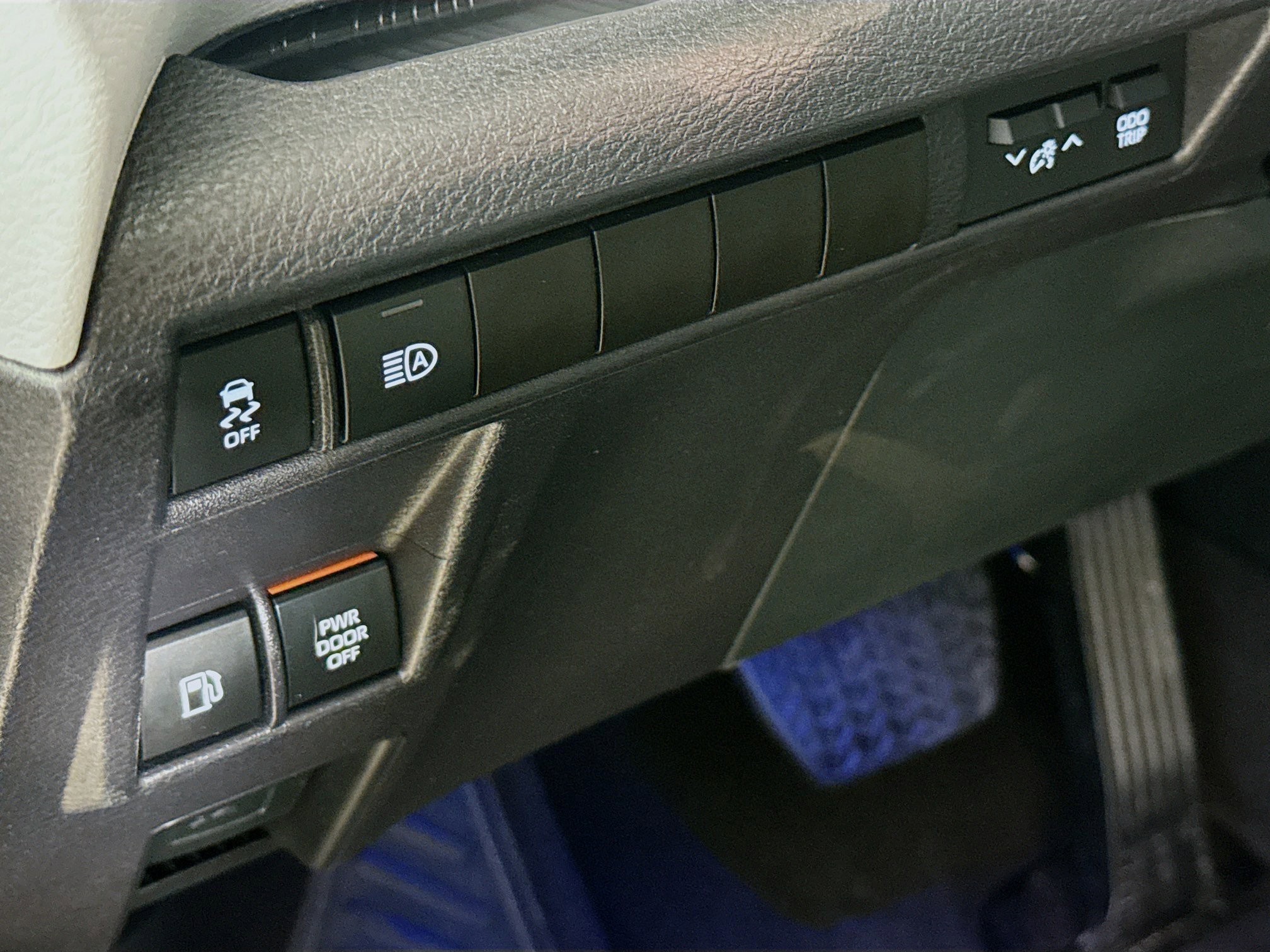 Used 2025 Toyota Sienna XLE FWD image 9