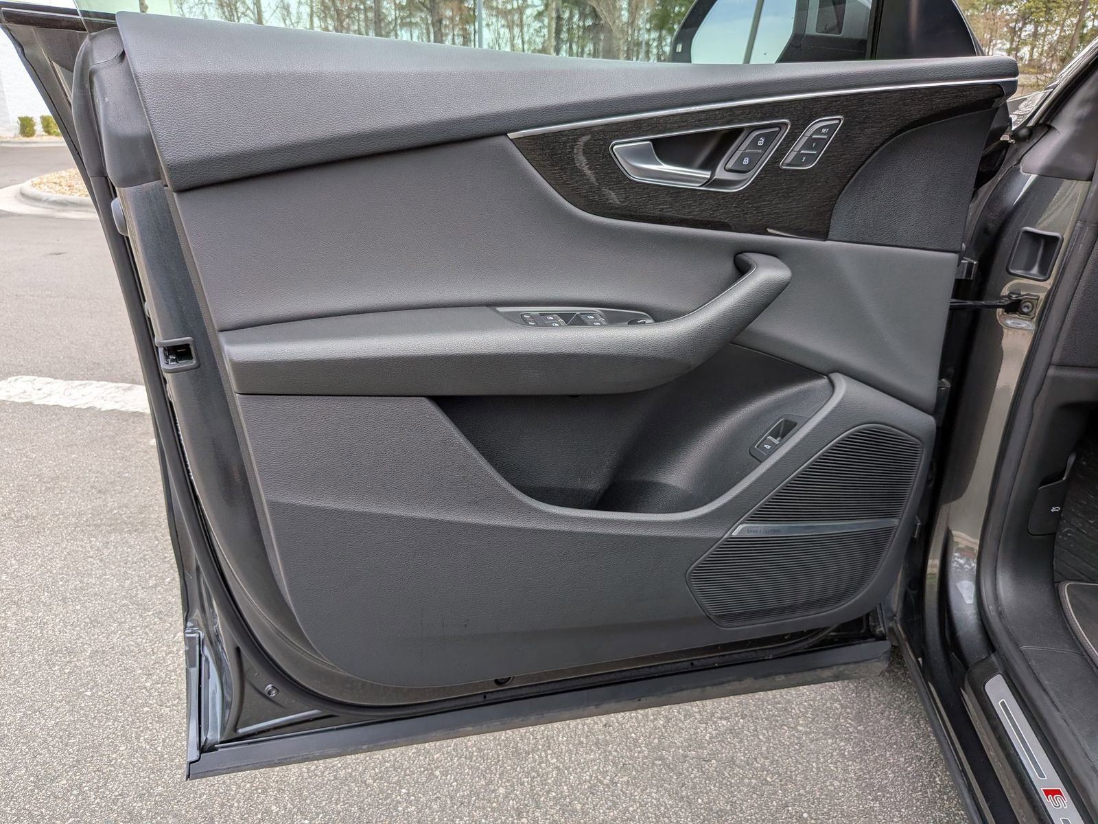 Used 2020 Audi Q8 Premium Plus image 12