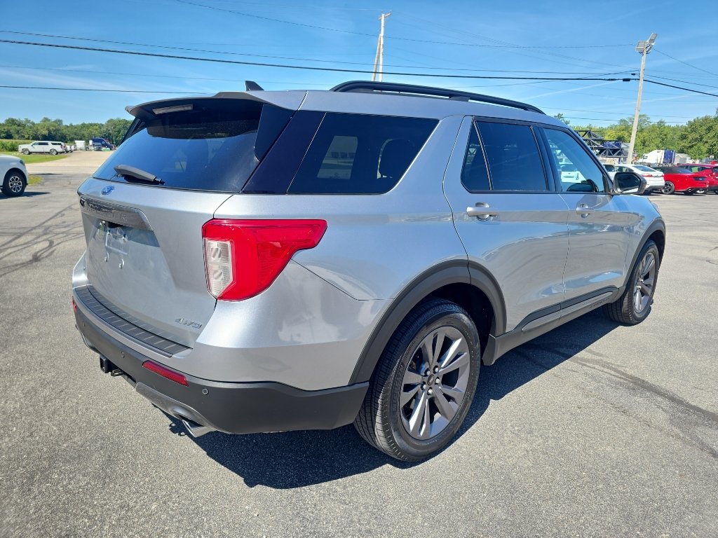 Used 2023 Ford Explorer XLT w/ Equipment Group 202A AWD/4WD image 6