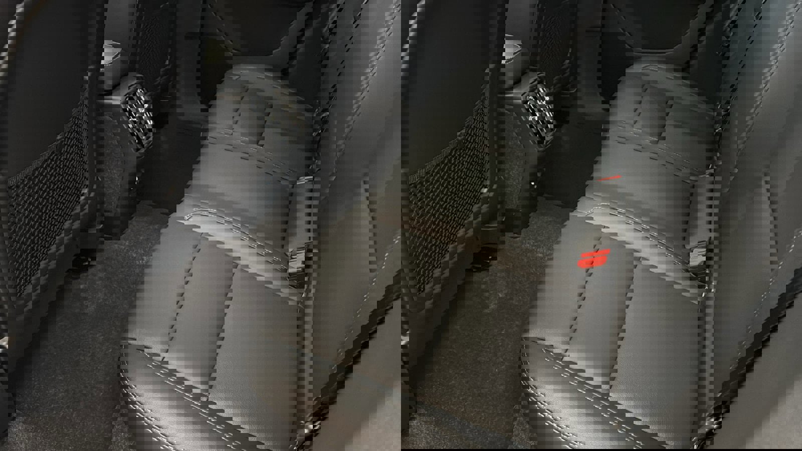 Used 2026 Volvo XC40 B5 Ultra w/ Protection Package Premier image 27