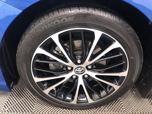 Used 2020 Toyota Camry SE w/ Sunroof Package image 29