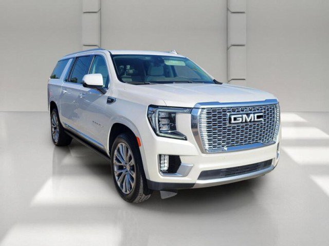 Used 2021 GMC Yukon XL Denali w/ Denali Premium Package RWD image 3