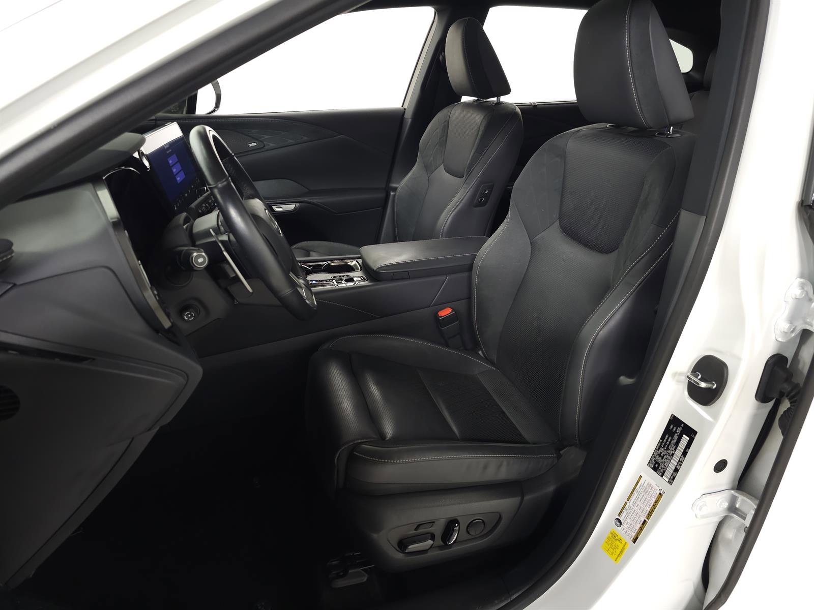 Certified 2024 Lexus RX 450h Luxury w/ Convenience Package image 17