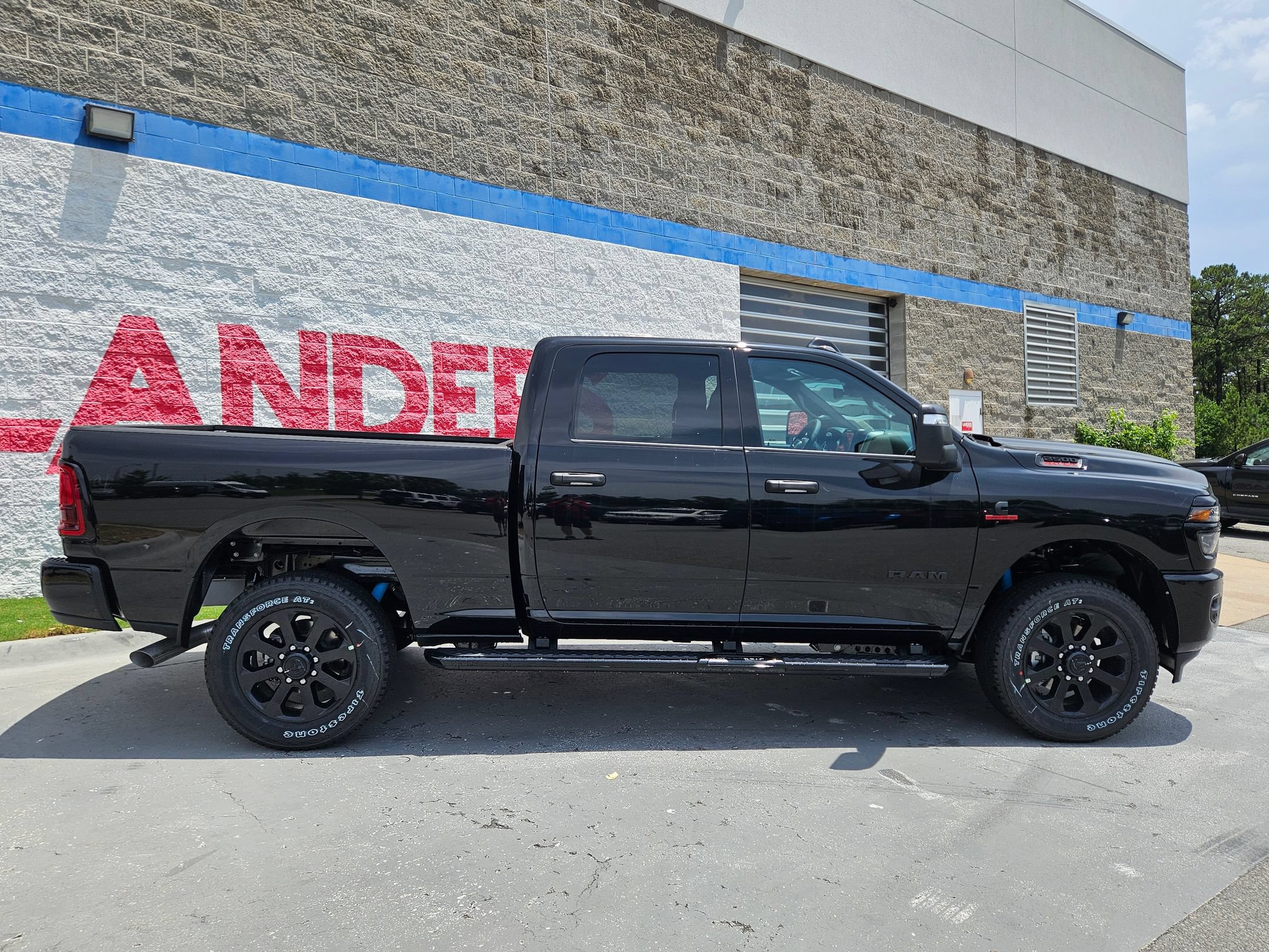 New 2026 RAM 2500 Big Horn AWD/4WD image 8