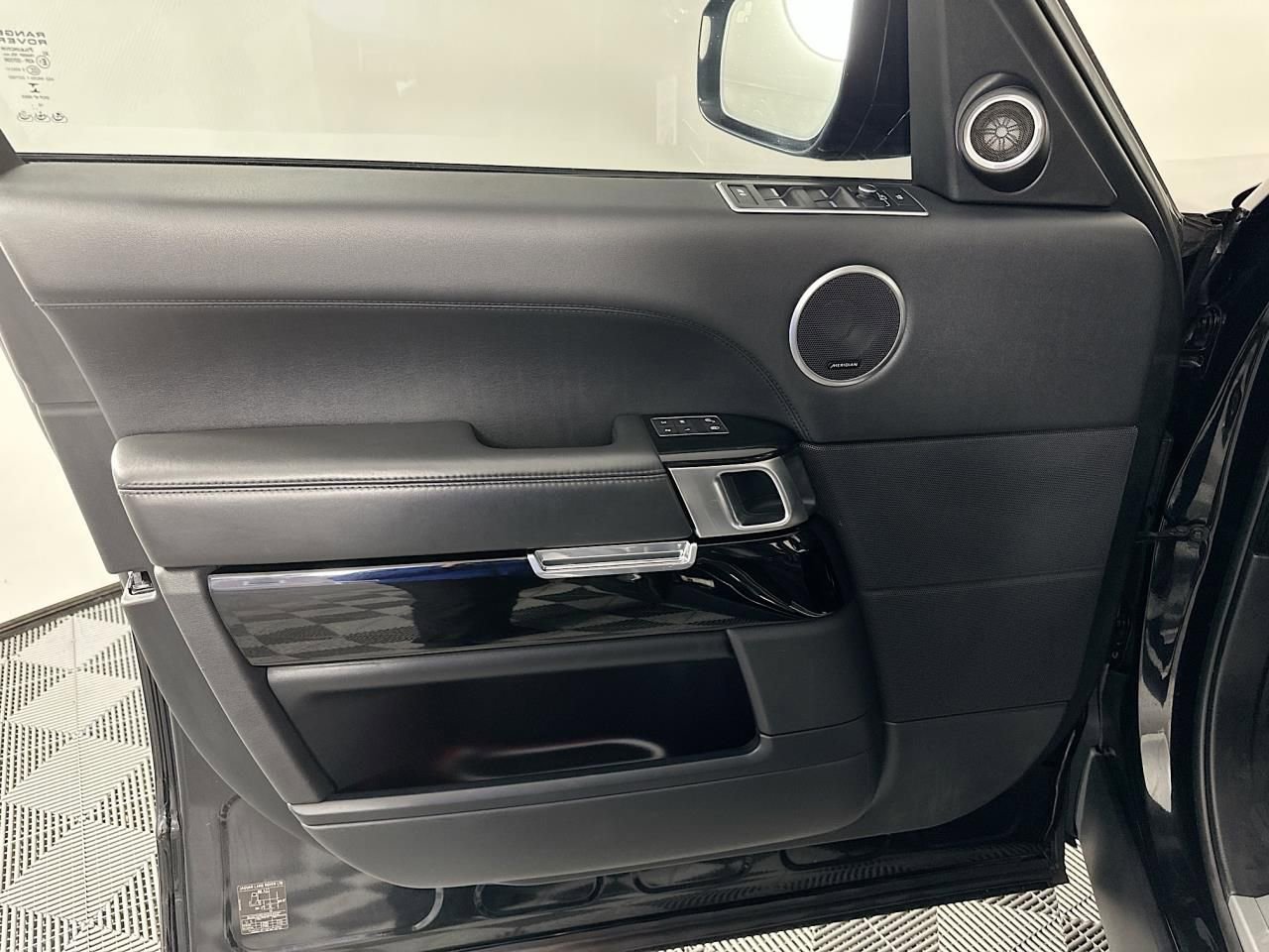 Used 2016 Land Rover Range Rover Supercharged image 29