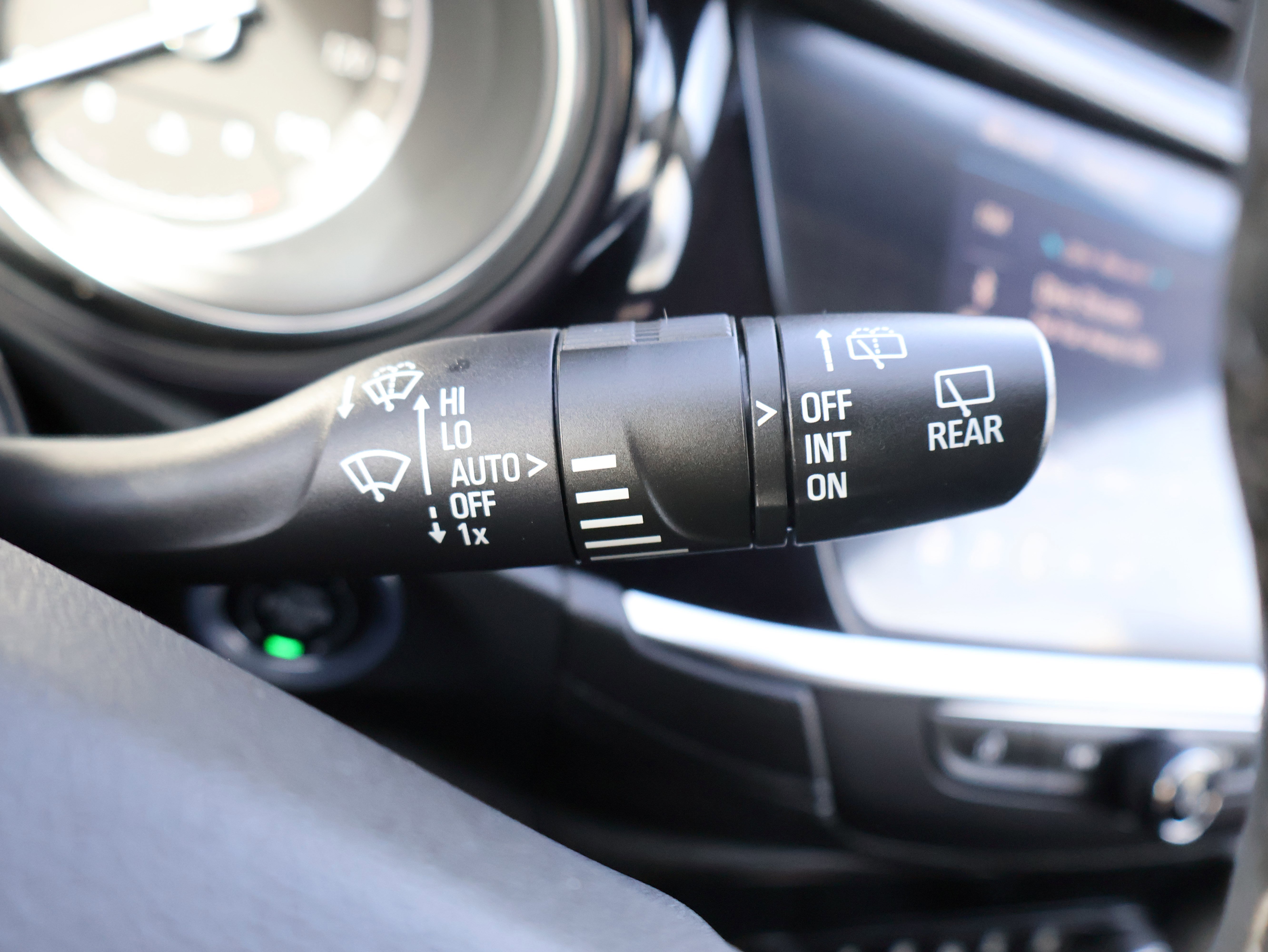 Used 2022 Buick Encore GX Essence w/ Advanced Technology Package image 35