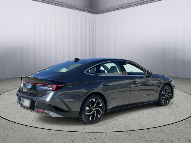 Used 2025 Hyundai Sonata SEL FWD image 9