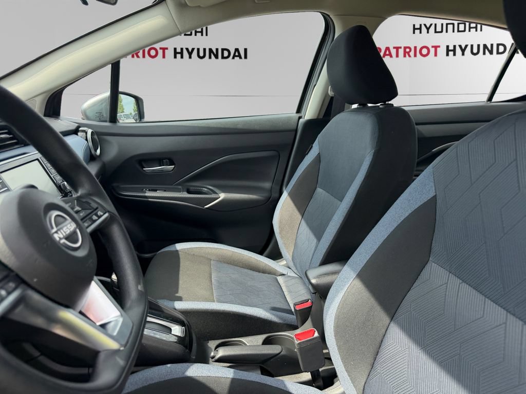 Used 2025 Nissan Versa SV FWD image 9