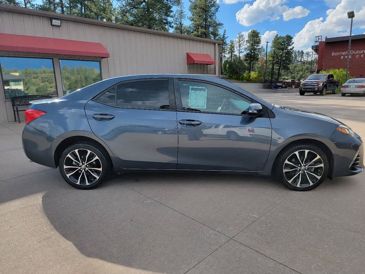 Used 2017 Toyota Corolla SE w/ Carpet Mat Package (TMS) FWD image 3