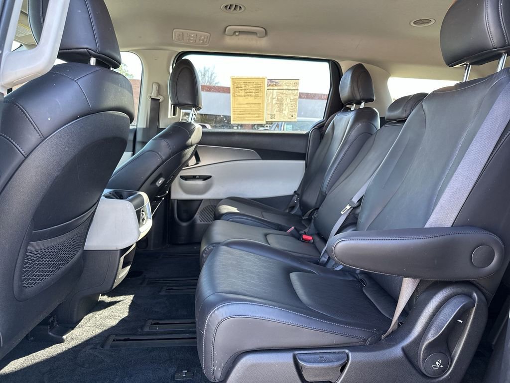 Used 2023 Kia Carnival LX image 20