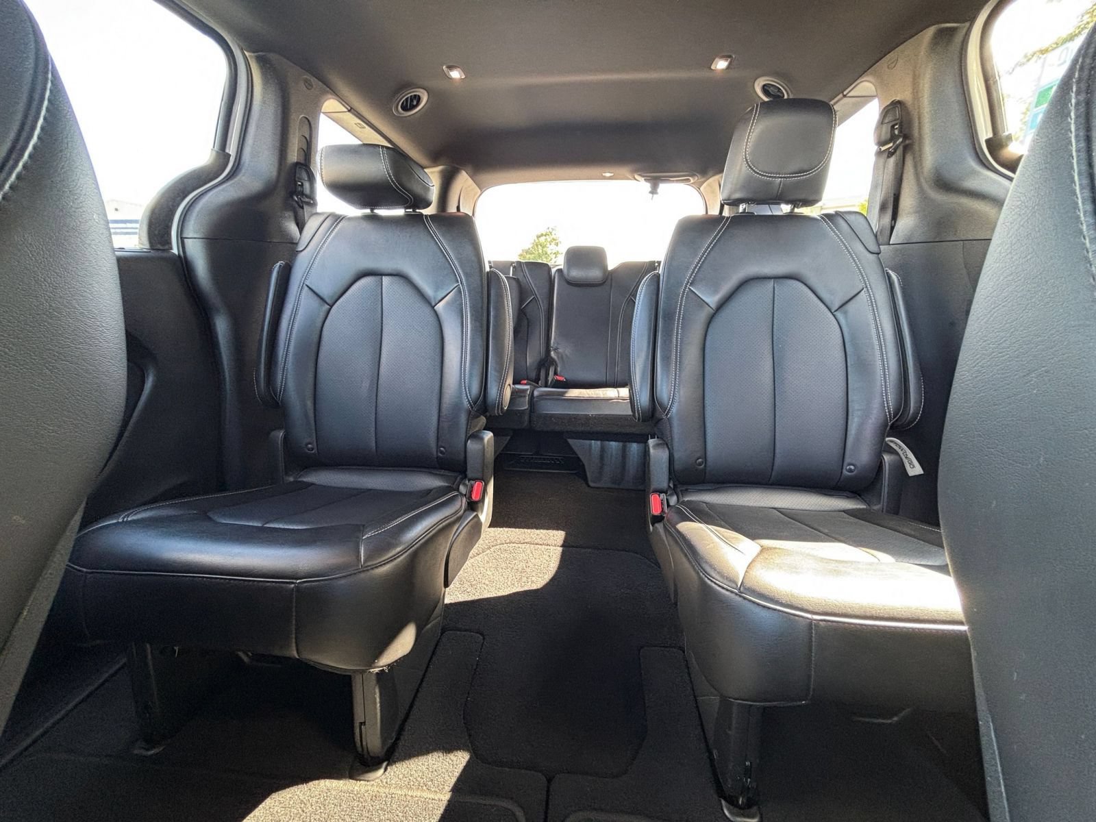 Used 2025 Chrysler Pacifica Select FWD image 40