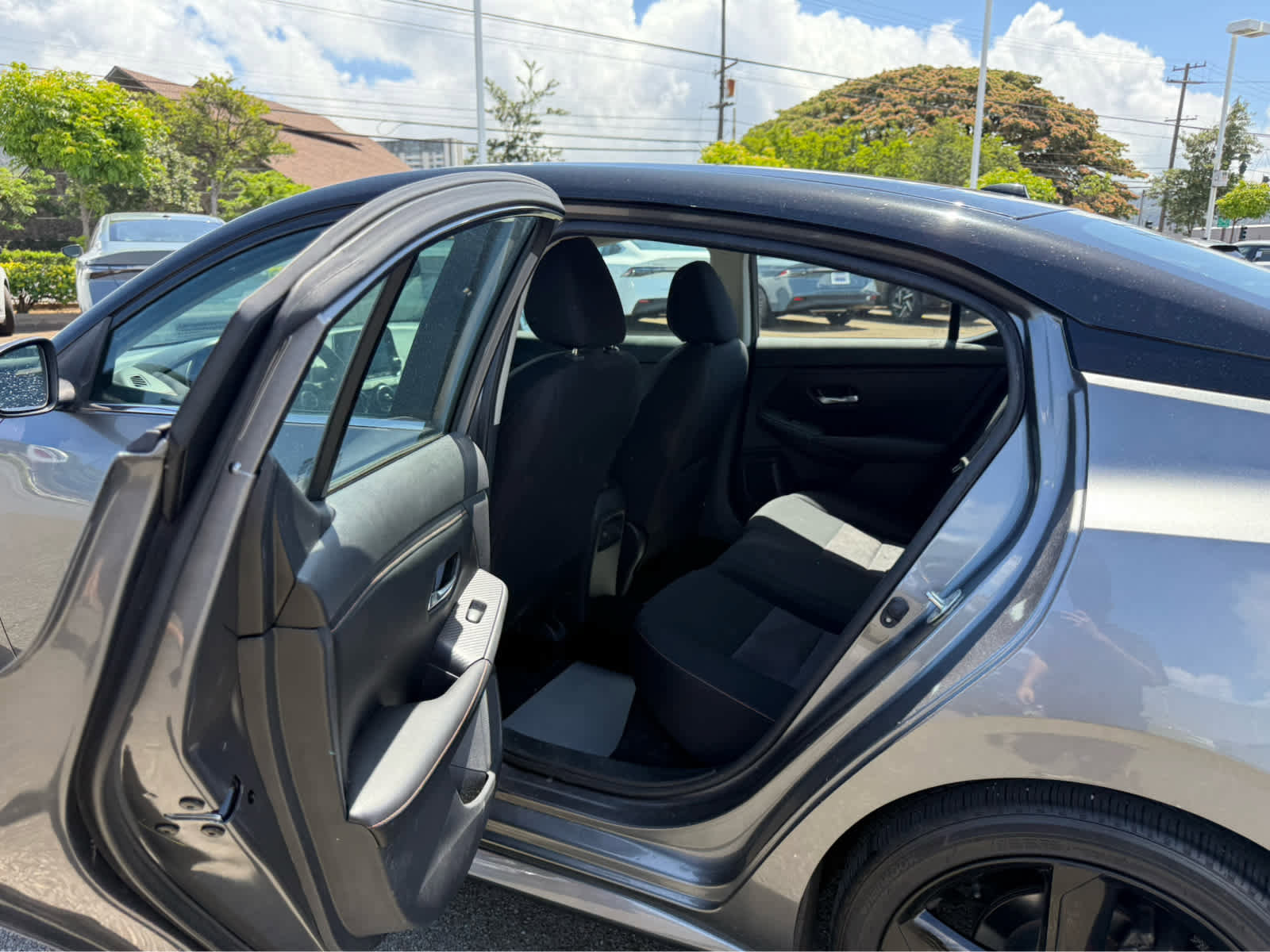 Used 2023 Nissan Sentra SR w/ Midnight Edition Package FWD image 9