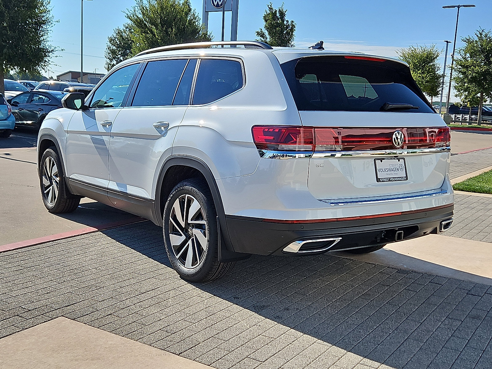New 2026 Volkswagen Atlas SE image 2