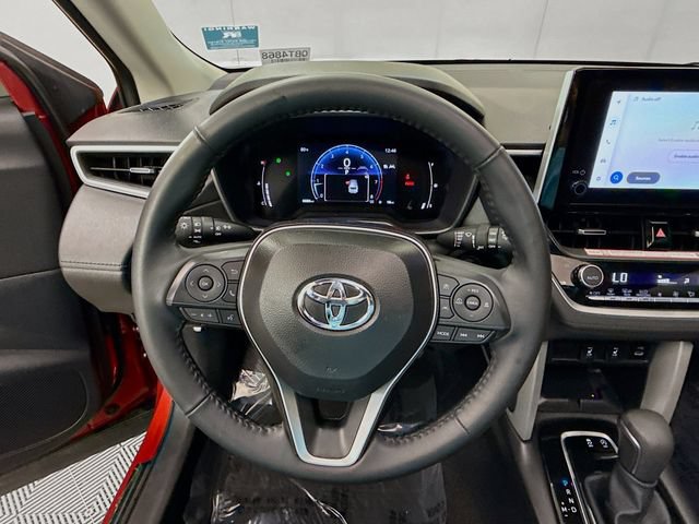 Used 2025 Toyota Corolla Cross XLE w/ Convenience Package FWD image 11