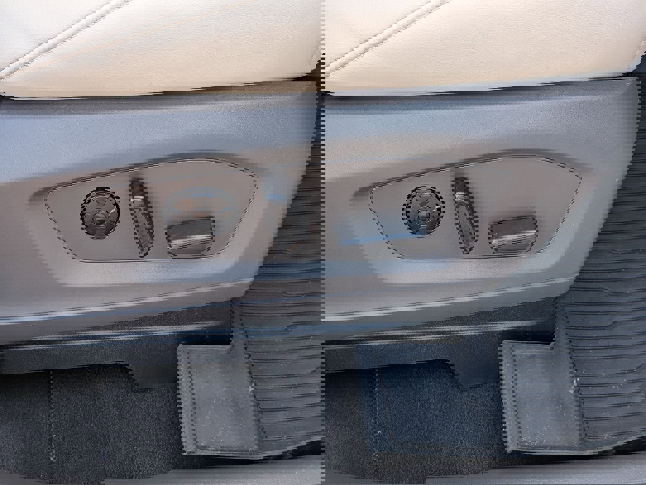 Used 2021 Ford Explorer Platinum w/ Equipment Group 601A image 39