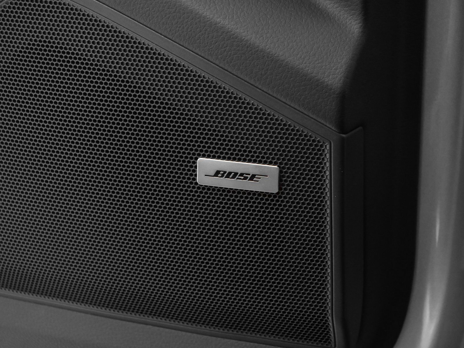 Certified 2025 Porsche Cayenne image 34