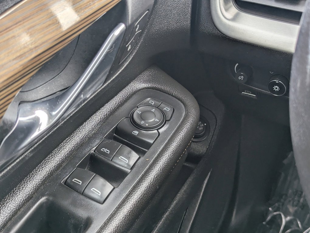 Used 2021 GMC Terrain SLE w/ Driver Convenience Package image 30