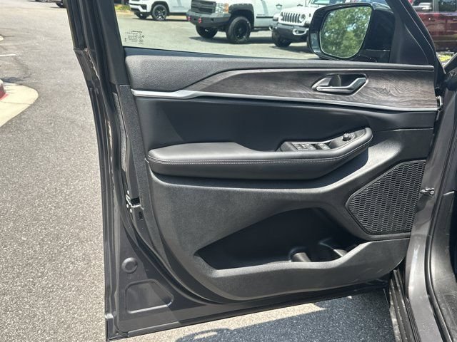 New 2026 Jeep Grand Cherokee Altitude RWD image 10