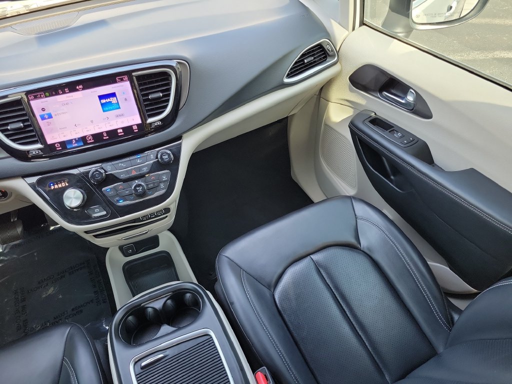 Used 2023 Chrysler Pacifica Touring-L FWD image 20