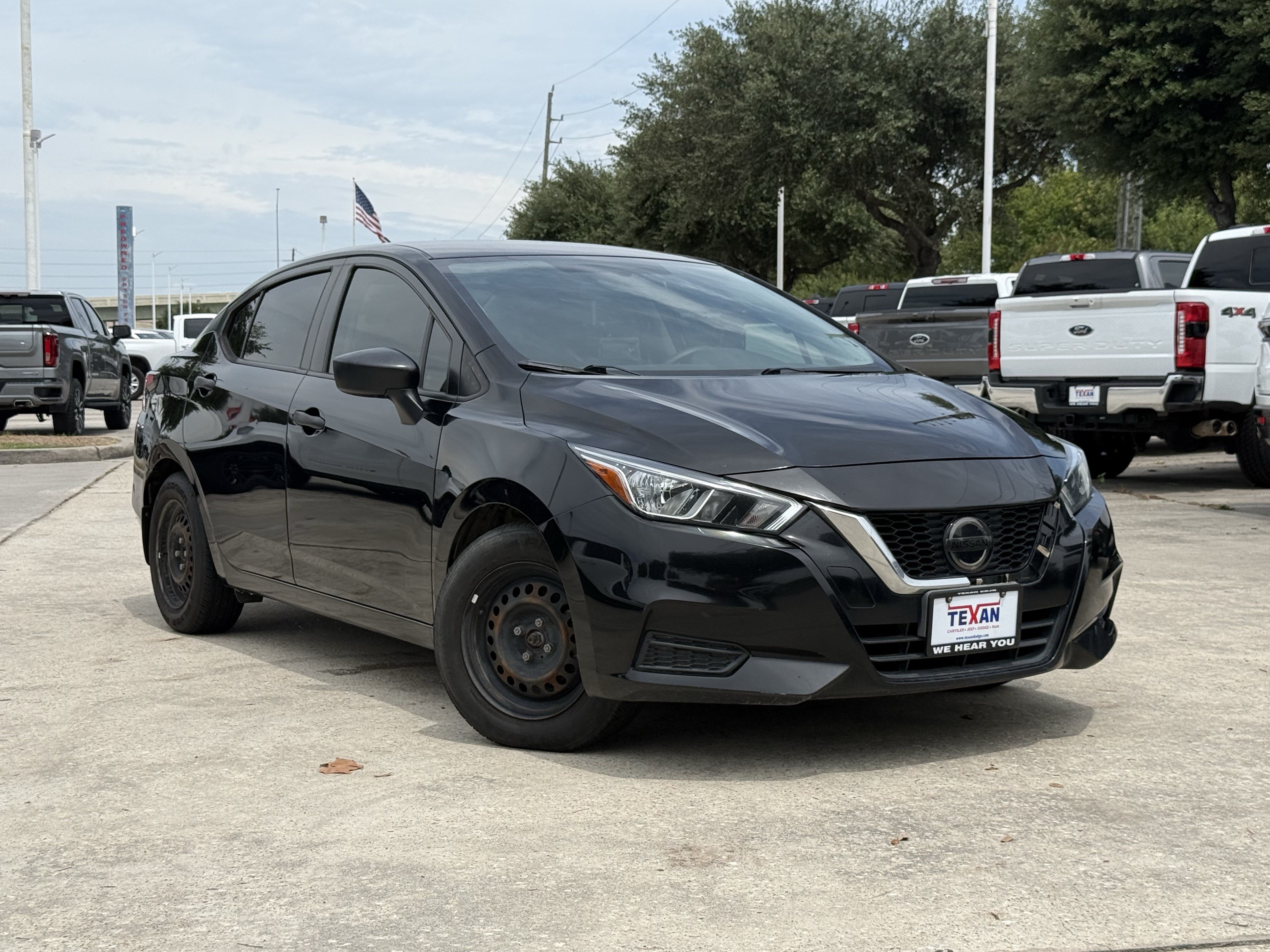 Used 2020 Nissan Versa S FWD image 2