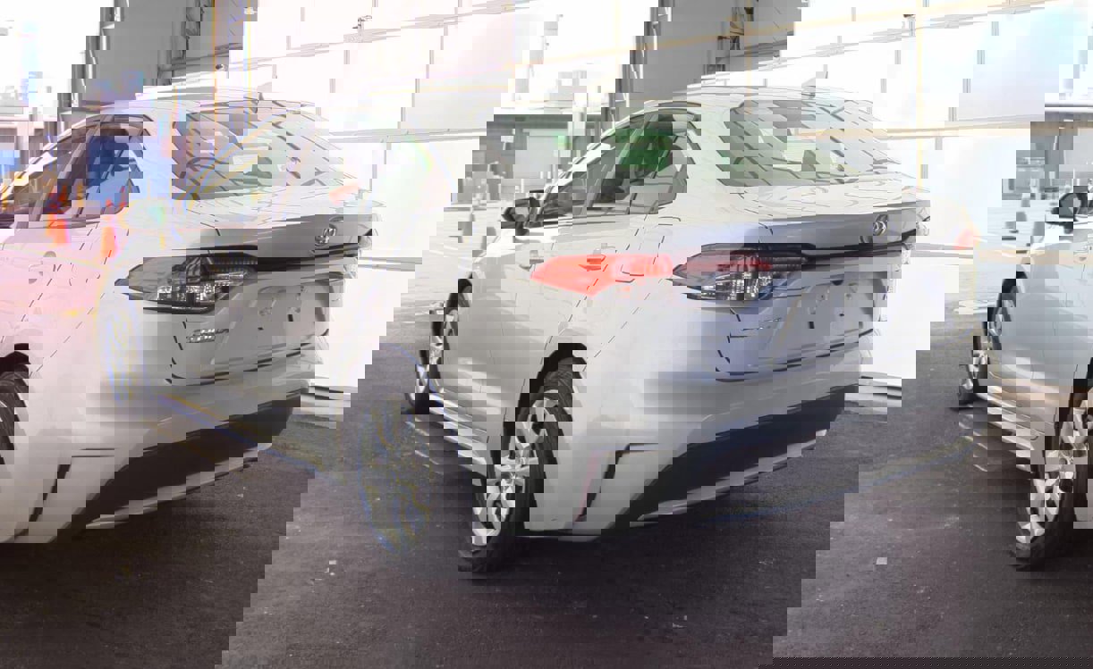Used 2021 Toyota Corolla LE image 10