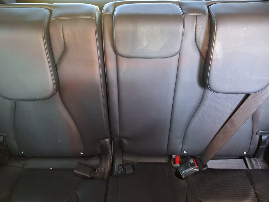 Used 2023 Kia Carnival LX image 24