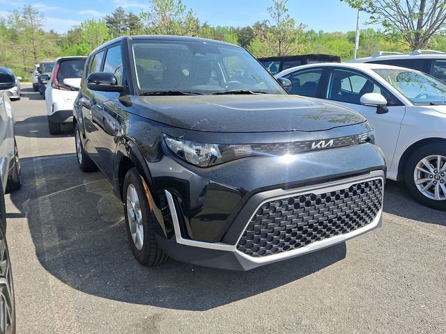 Used 2025 Kia Soul LX w/ LX Technology Package FWD image 6